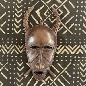 Masque Baoulé en cuivre