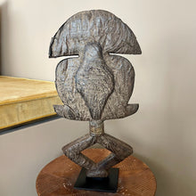 Charger l&#39;image dans la galerie, Reliquaire Kota du Gabon en bois &amp; cuivre
