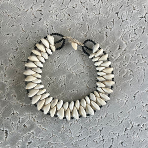 Collier Cauris porte bonheur( 2 rangées de Cauris)