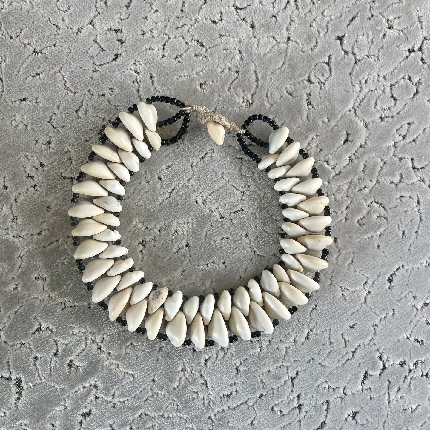 Collier Cauris porte bonheur( 2 rangées de Cauris)