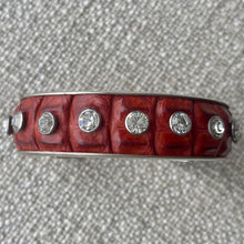 Carica l&#39;immagine nel visualizzatore di Gallery, Bracelet en argent et croco rouge
