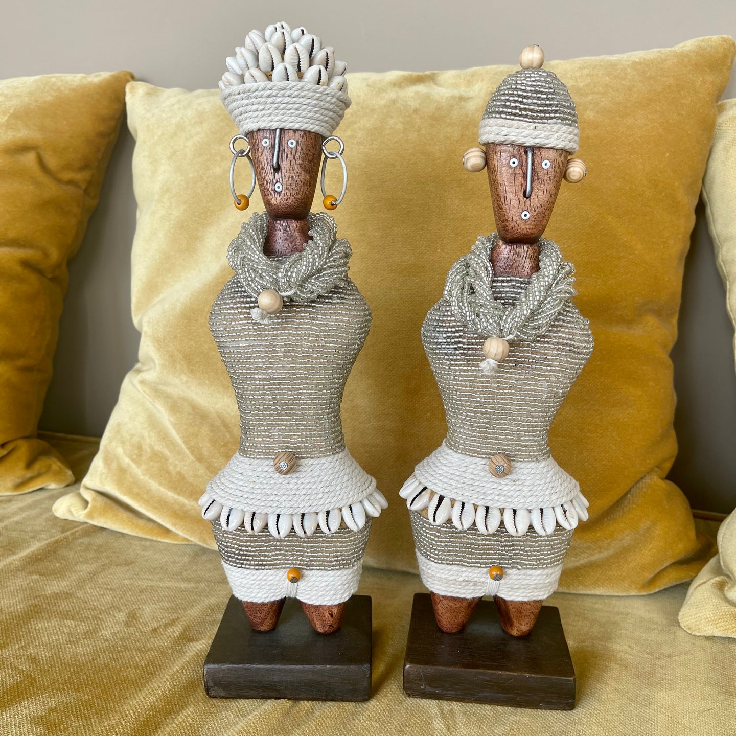 Couple poupées perlées